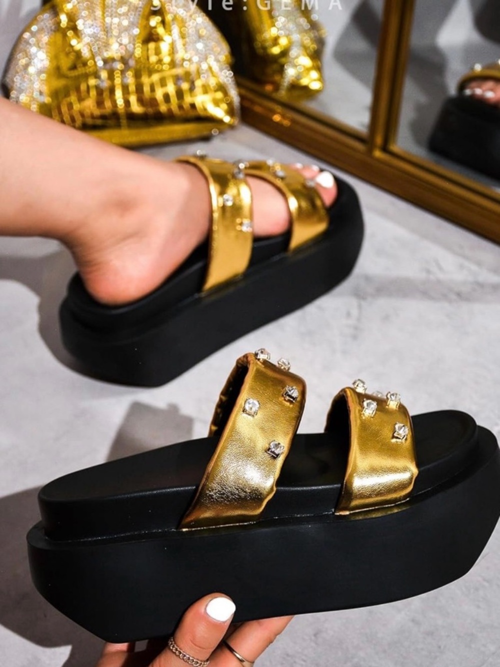 NWOT Cape Robbin Gold Crystal-Embellished Platform Slide Sandals Size 8